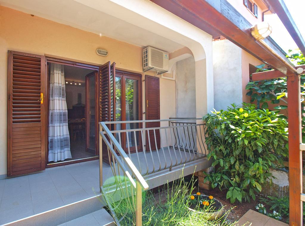 Apartments Mira 1293 Fažana Exterior foto