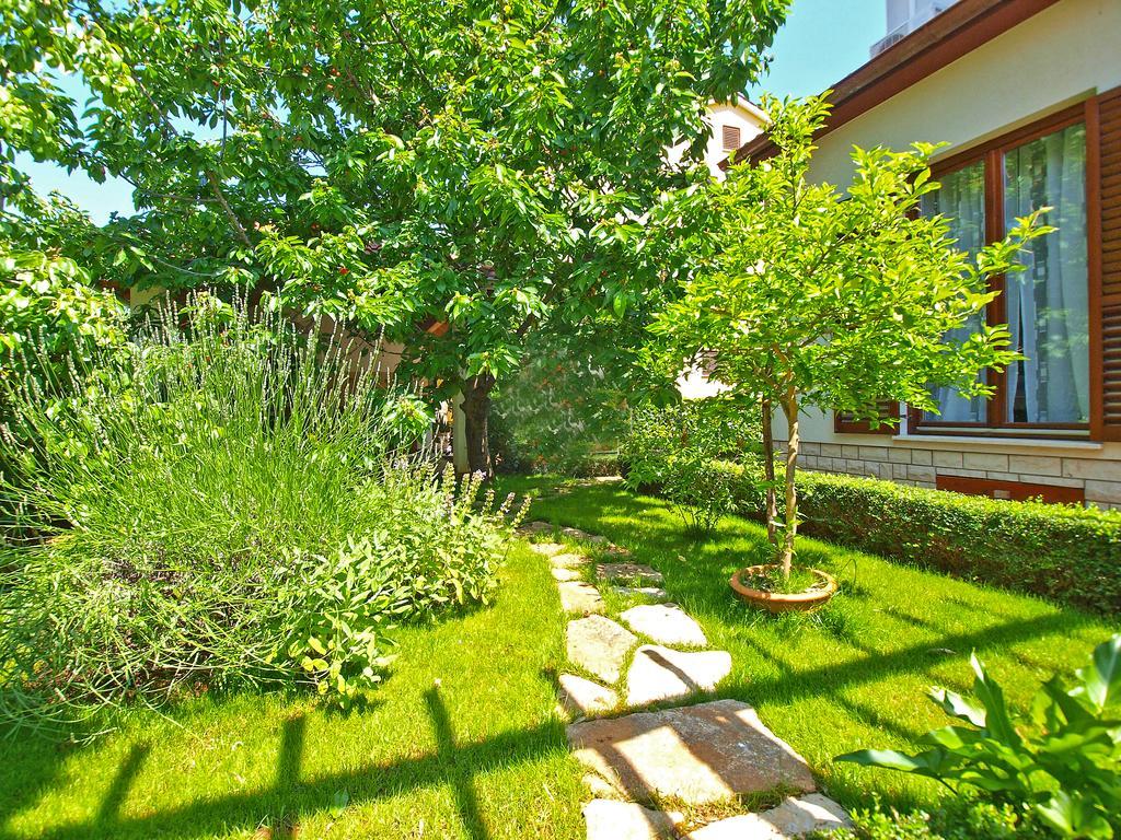 Apartments Mira 1293 Fažana Exterior foto